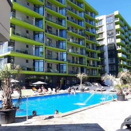 Summer Beach & Pool Family Deluxe Studio Prima Linie La Mare-parcare شقة