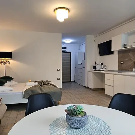 شقة Summer Beach & Pool Family Deluxe Studio Prima Linie La Mare-parcare *